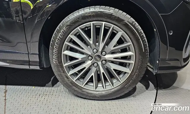 Audi Q3 2023 2.0 автомат (гидро), миниатюра 7