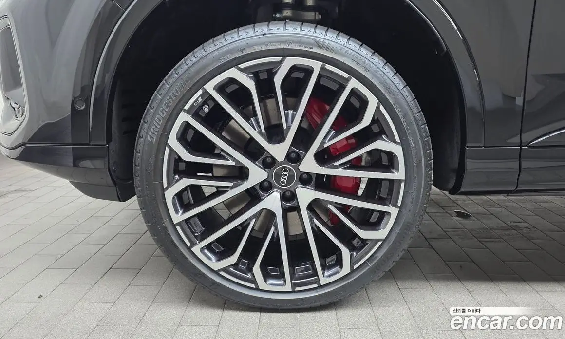 Audi SQ7 2026 4.0 автомат (гидро), фото 5