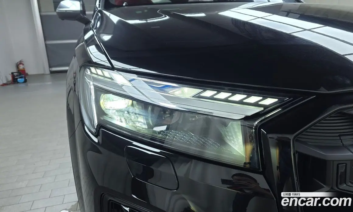 Audi SQ7 2026 4.0 автомат (гидро), фото 8
