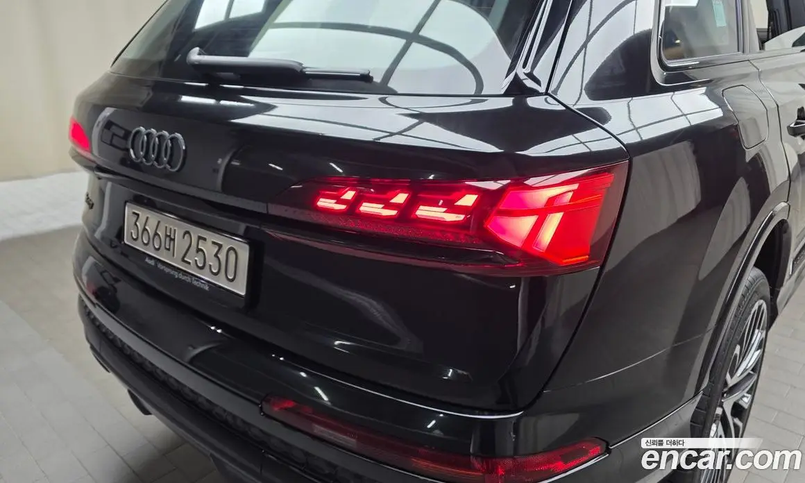 Audi SQ7 2026 4.0 автомат (гидро), фото 9
