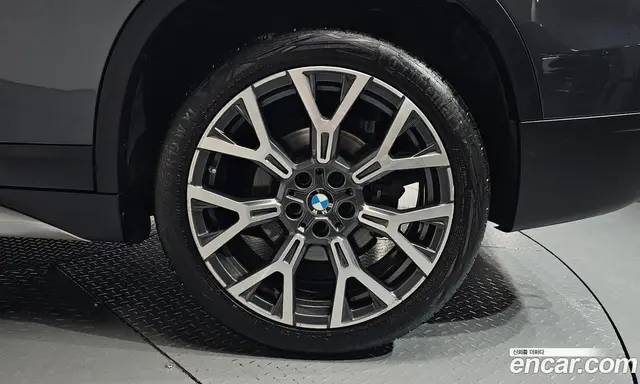 BMW X1 2022 2.0 автомат (гидро), миниатюра 6