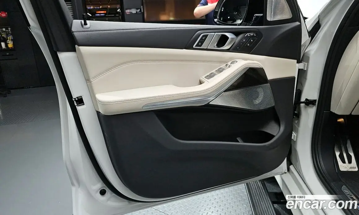 BMW X7 2023 4.4 автомат (гидро), фото 14