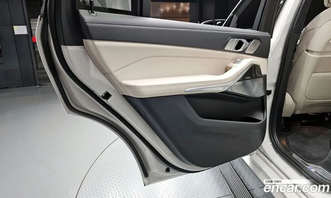 BMW X7 2023 4.4 автомат (гидро), фото 15