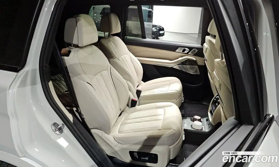 BMW X7 2023 4.4 автомат (гидро), фото 17