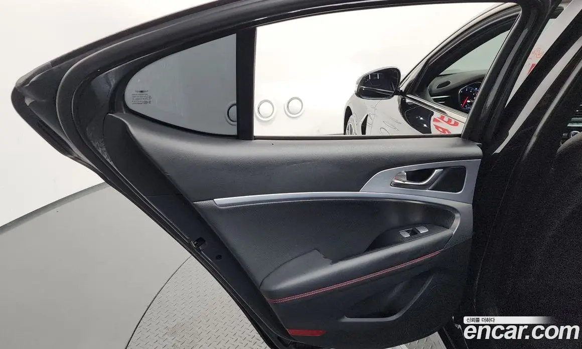 Genesis G70 2017 2.0 автомат (гидро), фото 15 Genesis G70 2017 2.0 автомат (гидро), фото 15