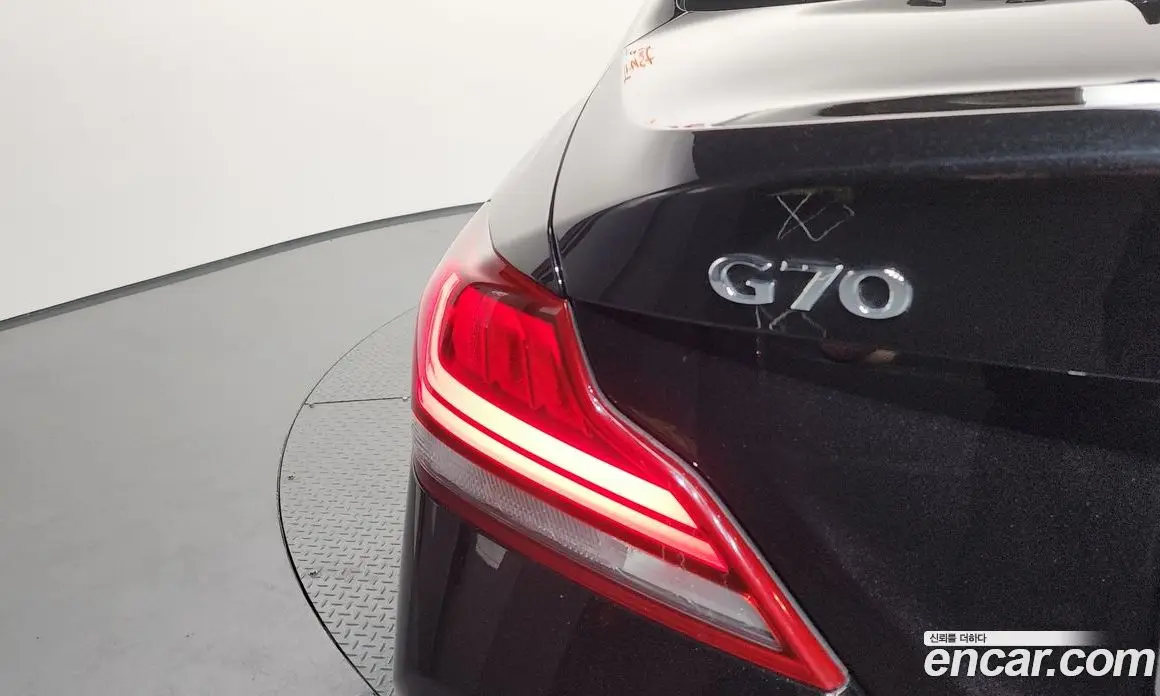 Genesis G70 2017 2.0 автомат (гидро), фото 9 Genesis G70 2017 2.0 автомат (гидро), фото 9