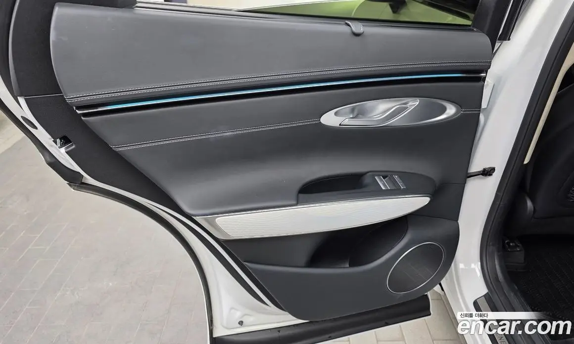 Genesis GV70 2024 2.5 автомат (гидро), фото 15 Genesis GV70 2024 2.5 автомат (гидро), фото 15