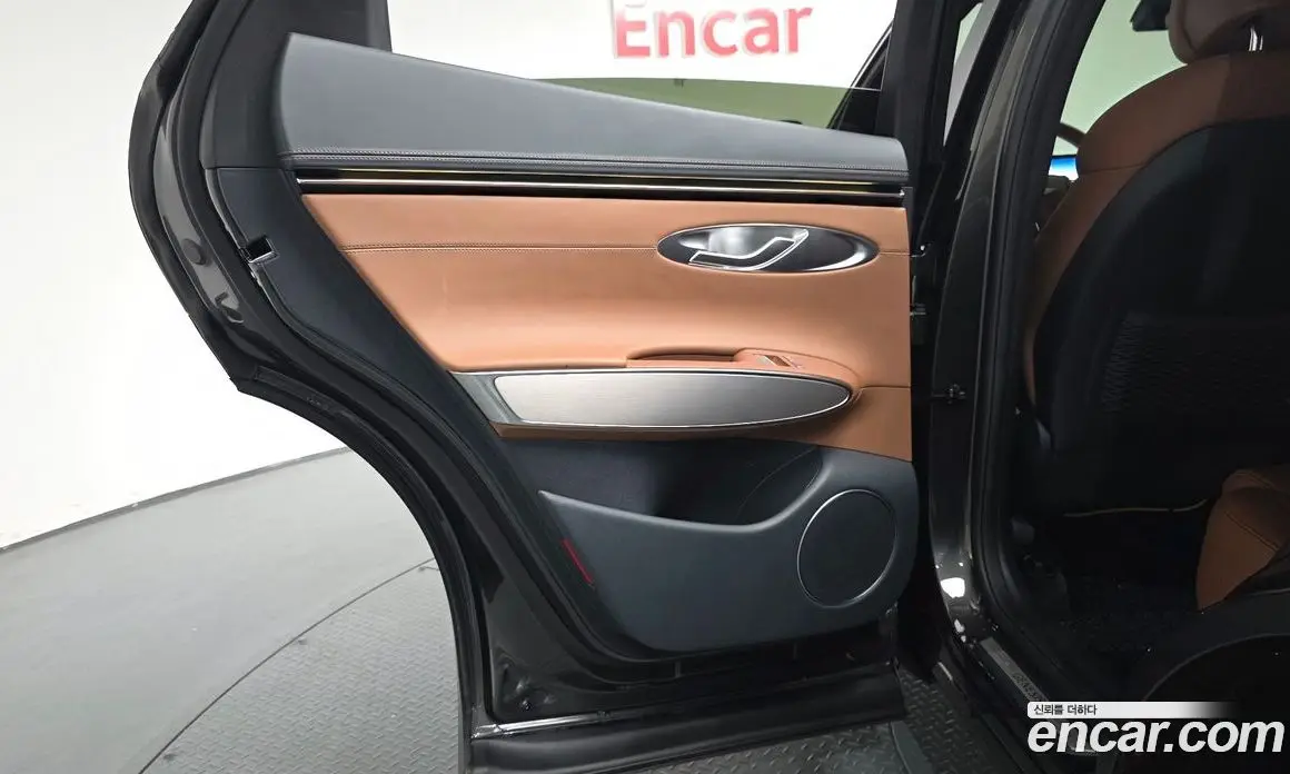 Genesis GV70 2025 2.5 автомат (гидро), фото 14 Genesis GV70 2025 2.5 автомат (гидро), фото 14