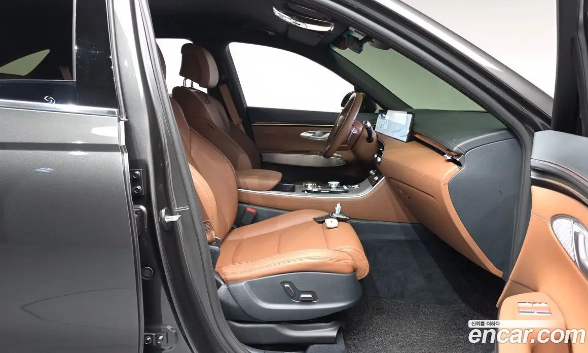 Genesis GV70 2025 2.5 автомат (гидро), фото 15 Genesis GV70 2025 2.5 автомат (гидро), фото 15