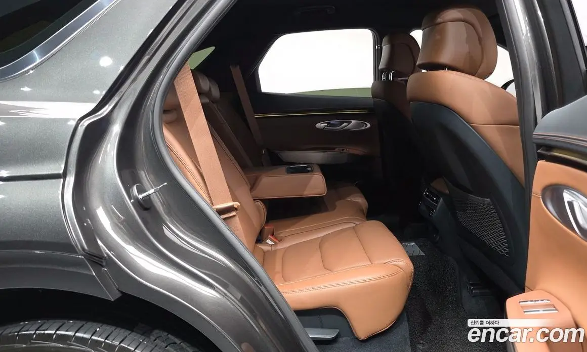Genesis GV70 2025 2.5 автомат (гидро), фото 16 Genesis GV70 2025 2.5 автомат (гидро), фото 16