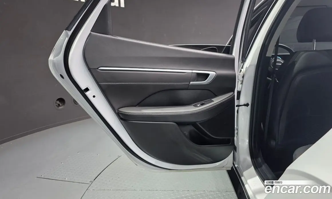 Hyundai Sonata 2024 2.0 автомат (гидро), фото 15