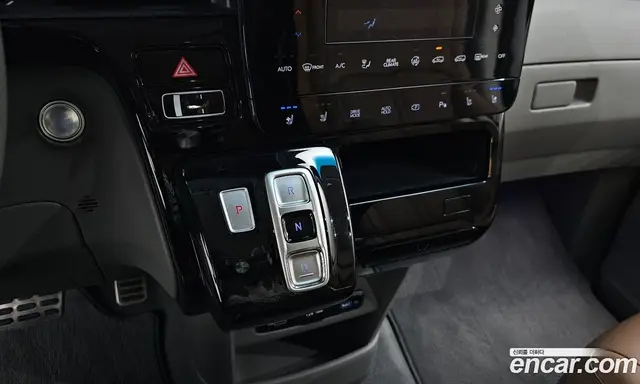 Hyundai Staria 2024 2.2 автомат (гидро), миниатюра 12