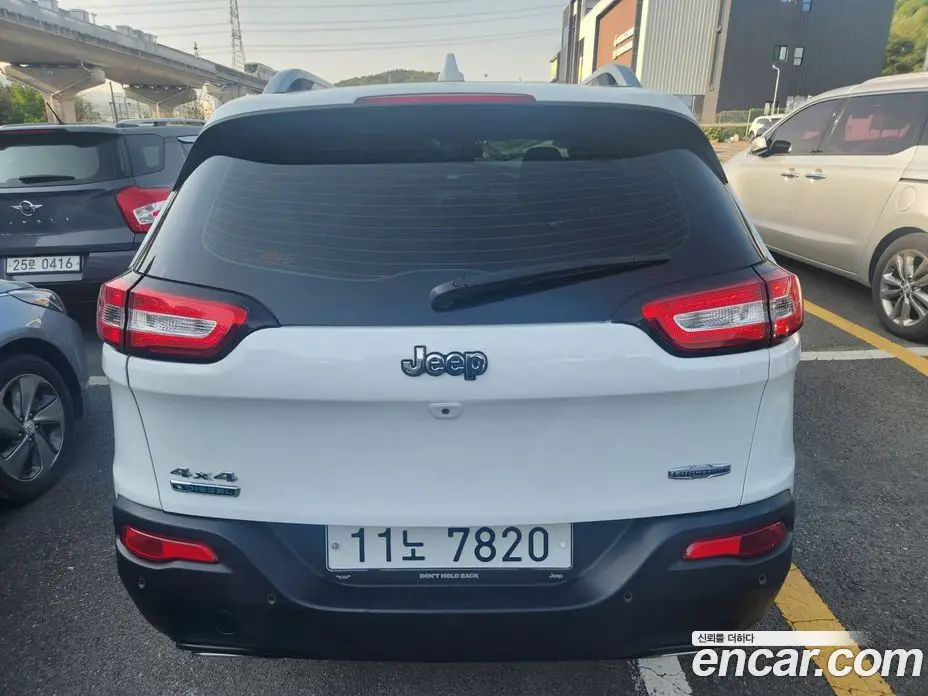 Jeep Cherokee 2015 2.0 автомат (гидро), фото 4 Jeep Cherokee 2015 2.0 автомат (гидро), фото 4