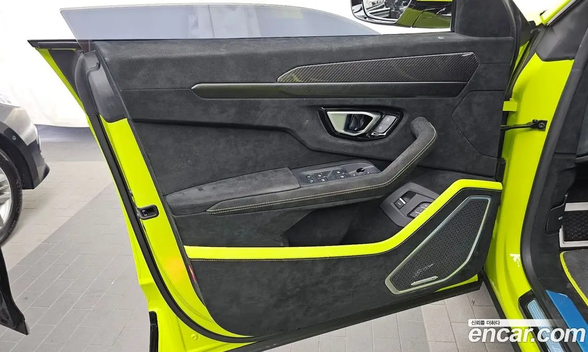 Lamborghini Urus 2024 4.0 автомат (гидро), фото 14 Lamborghini Urus 2024 4.0 автомат (гидро), фото 14