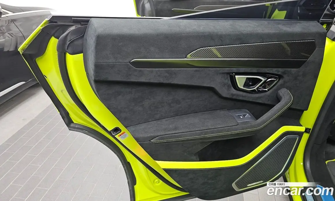 Lamborghini Urus 2024 4.0 автомат (гидро), фото 15 Lamborghini Urus 2024 4.0 автомат (гидро), фото 15
