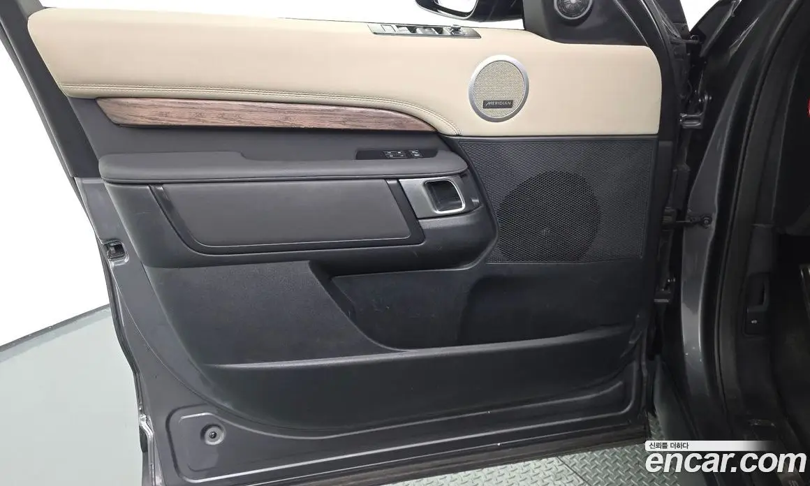 Land Rover Discovery 2019 3.0 автомат (гидро), фото 13