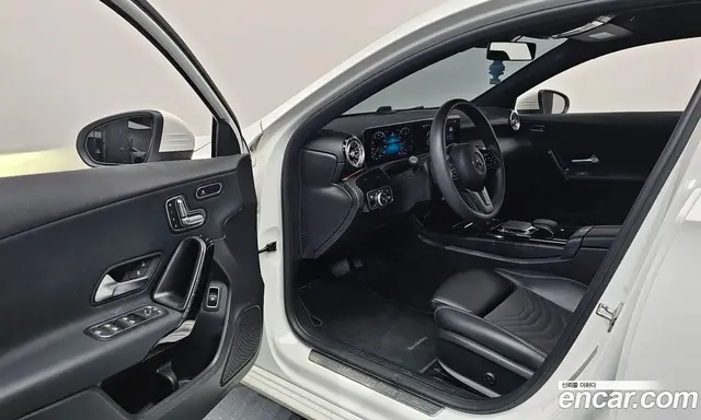 Mercedes-Benz A-Class 2020 2.0 автомат (гидро), миниатюра 12