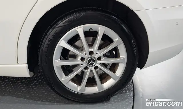 Mercedes-Benz A-Class 2020 2.0 автомат (гидро), миниатюра 7 Mercedes-Benz A-Class 2020 2.0 автомат (гидро), миниатюра 7