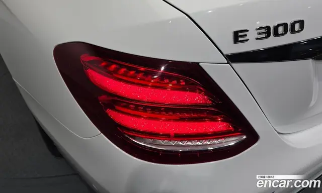 Mercedes-Benz E-Class 2019 2.0 автомат (гидро), миниатюра 9