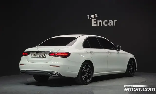 Mercedes-Benz E-Class 2021 2.0 автомат (гидро), миниатюра 2