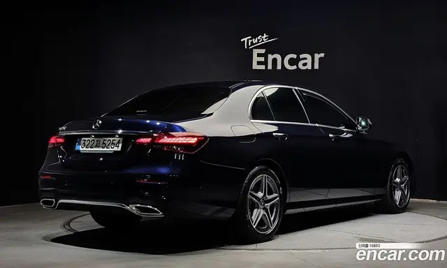 Mercedes-Benz E-Class 2023 2.0 автомат (гидро), миниатюра 2