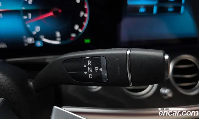 Mercedes-Benz E-Class 2023 2.0 автомат (гидро), миниатюра 12