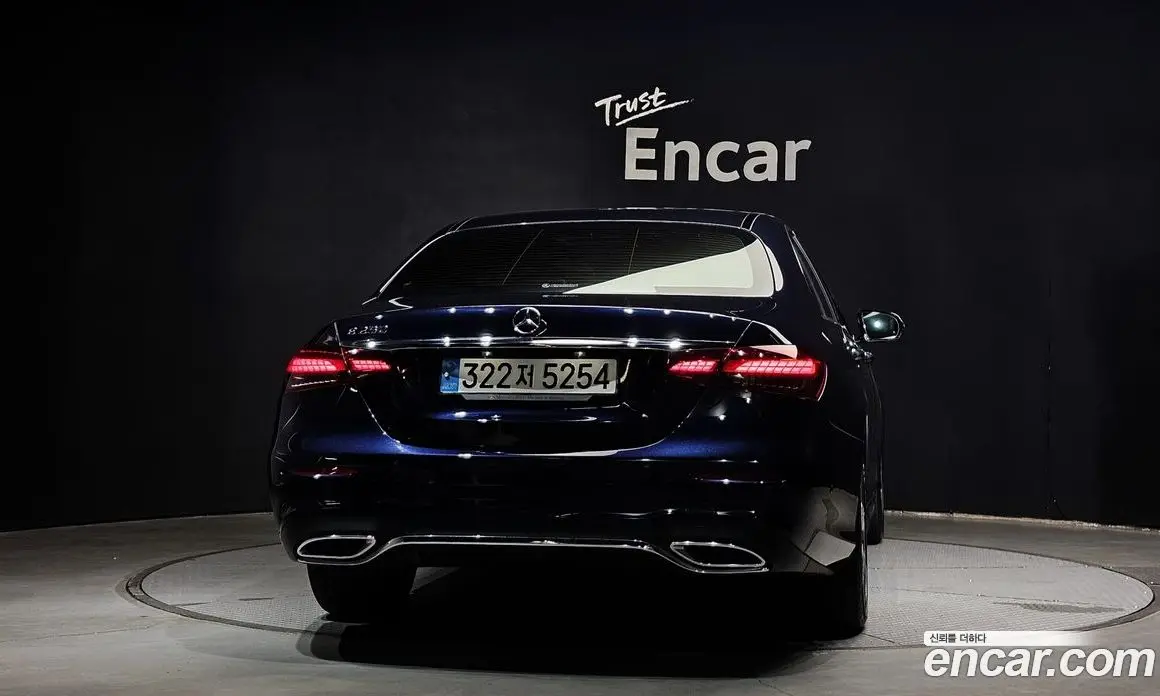 Mercedes-Benz E-Class 2023 2.0 автомат (гидро), фото 4