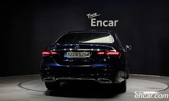 Mercedes-Benz E-Class 2023 2.0 автомат (гидро), миниатюра 4