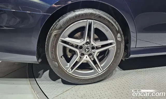 Mercedes-Benz E-Class 2023 2.0 автомат (гидро), миниатюра 5