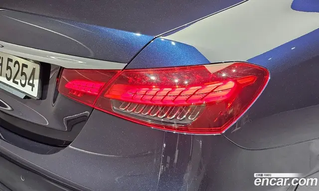 Mercedes-Benz E-Class 2023 2.0 автомат (гидро), миниатюра 9