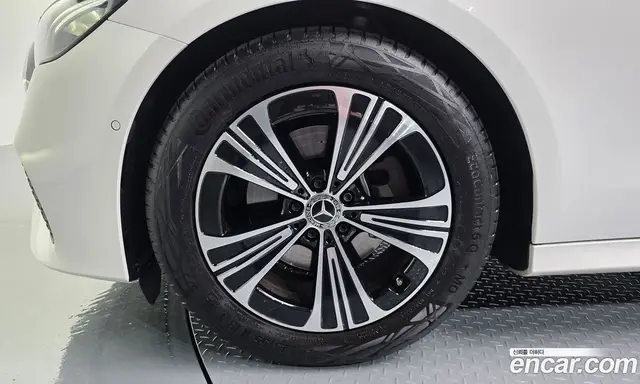 Mercedes-Benz E-Class 2025 2.0 автомат (гидро), миниатюра 4 Mercedes-Benz E-Class 2025 2.0 автомат (гидро), миниатюра 4