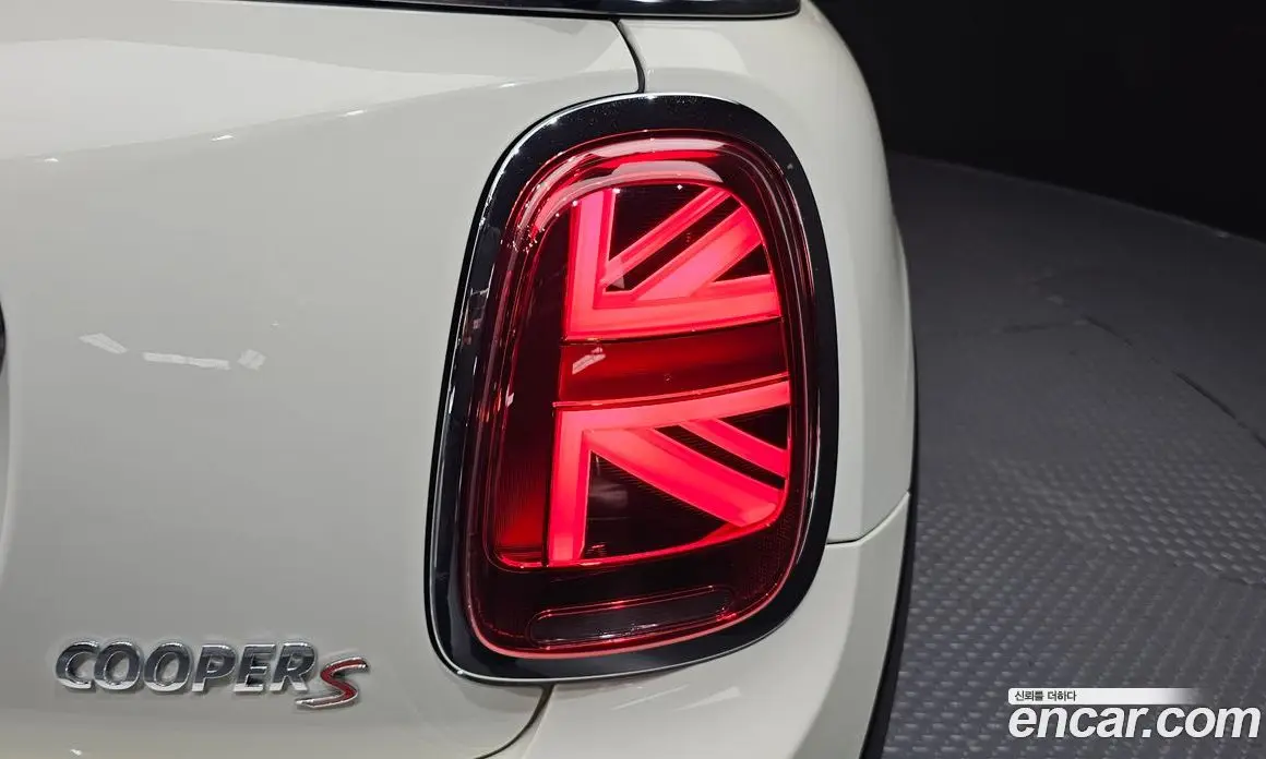Mini Cooper Convertible 2018 2.0 автомат (гидро), фото 9 Mini Cooper Convertible 2018 2.0 автомат (гидро), фото 9