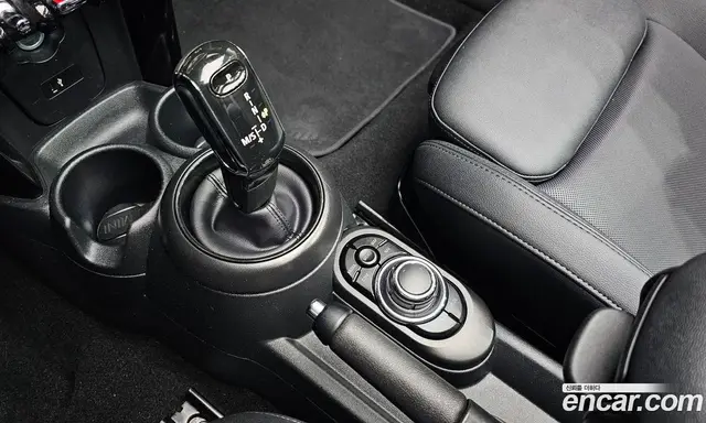 Mini Cooper Convertible 2024 1.5 автомат (гидро), миниатюра 12
