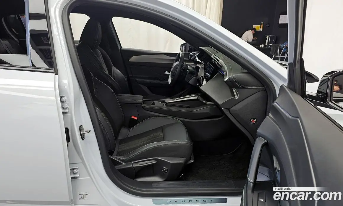 Peugeot 308 2024 1.2 автомат (гидро), фото 17 Peugeot 308 2024 1.2 автомат (гидро), фото 17