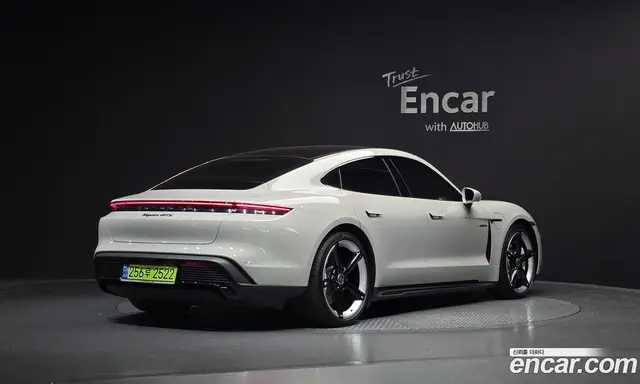 Porsche Taycan, 2024, 8 179 км