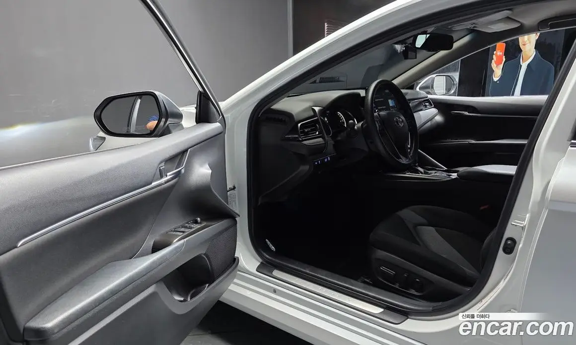 Toyota Camry 2022 2.5 автомат (гидро), фото 13