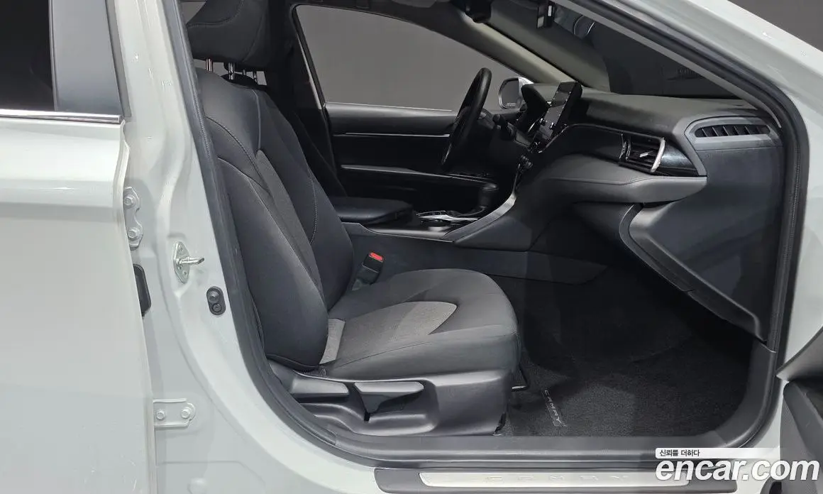 Toyota Camry 2022 2.5 автомат (гидро), фото 16
