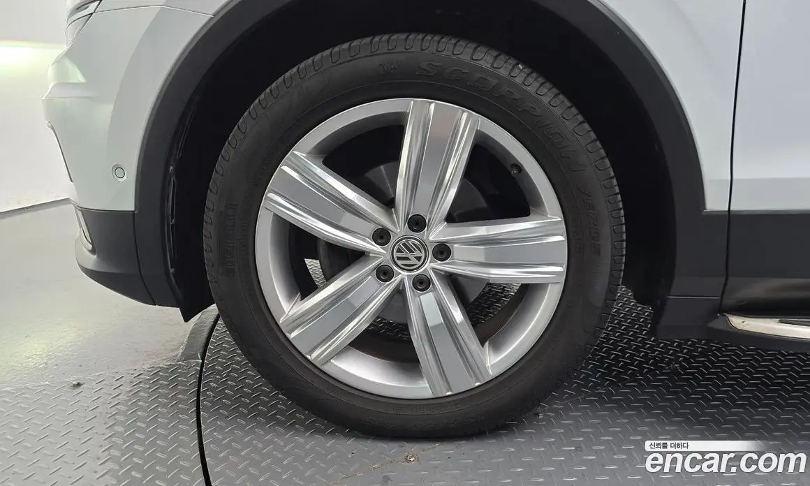 Volkswagen Tiguan 2020 2.0 автомат (гидро), фото 4 Volkswagen Tiguan 2020 2.0 автомат (гидро), фото 4