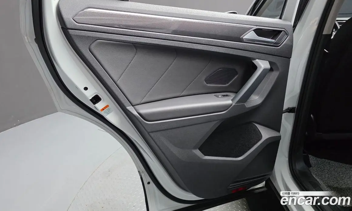 Volkswagen Tiguan 2021 2.0 автомат (гидро), фото 15
