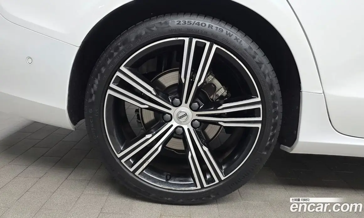 Volvo S60 2021 2.0 автомат (гидро), фото 5 Volvo S60 2021 2.0 автомат (гидро), фото 5