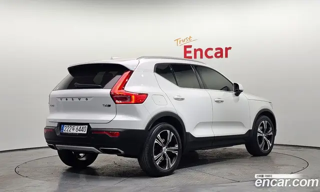 Volvo XC40 2019 2.0 автомат (гидро), миниатюра 2