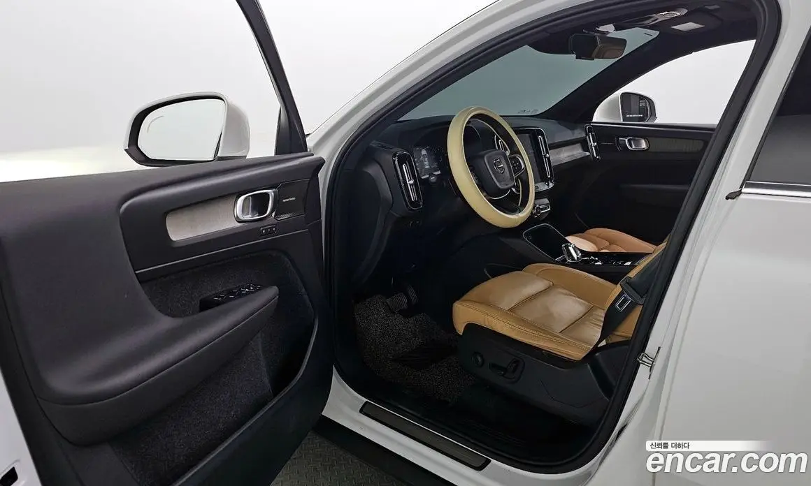 Volvo XC40 2019 2.0 автомат (гидро), фото 13