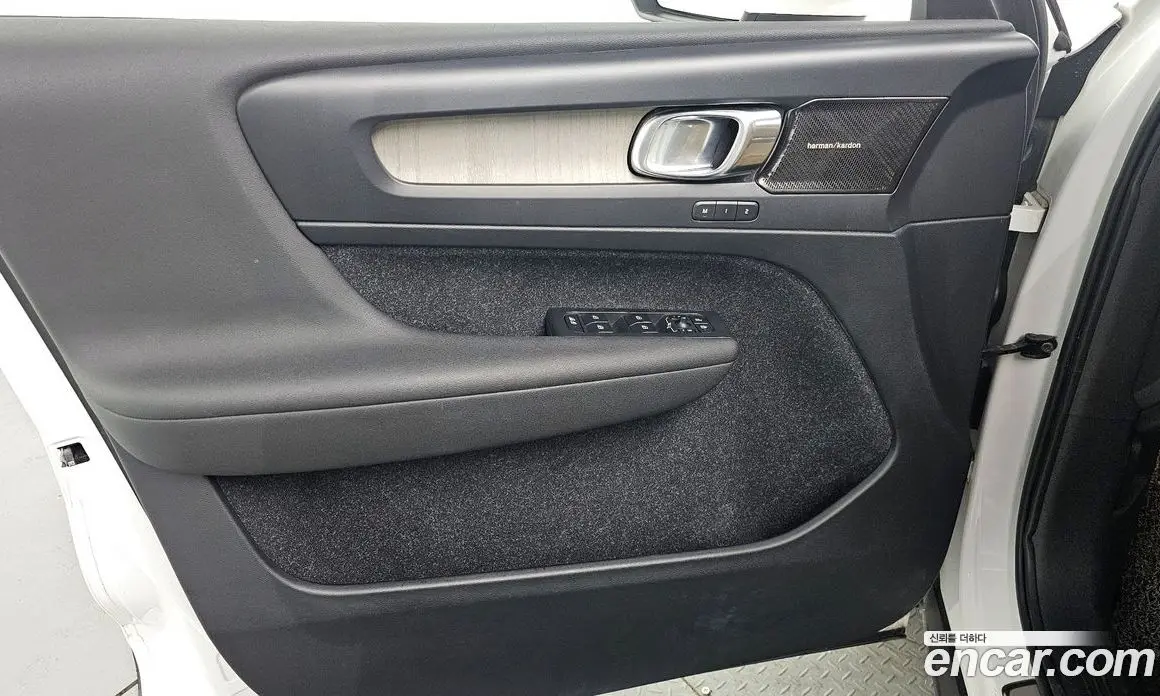 Volvo XC40 2019 2.0 автомат (гидро), фото 14