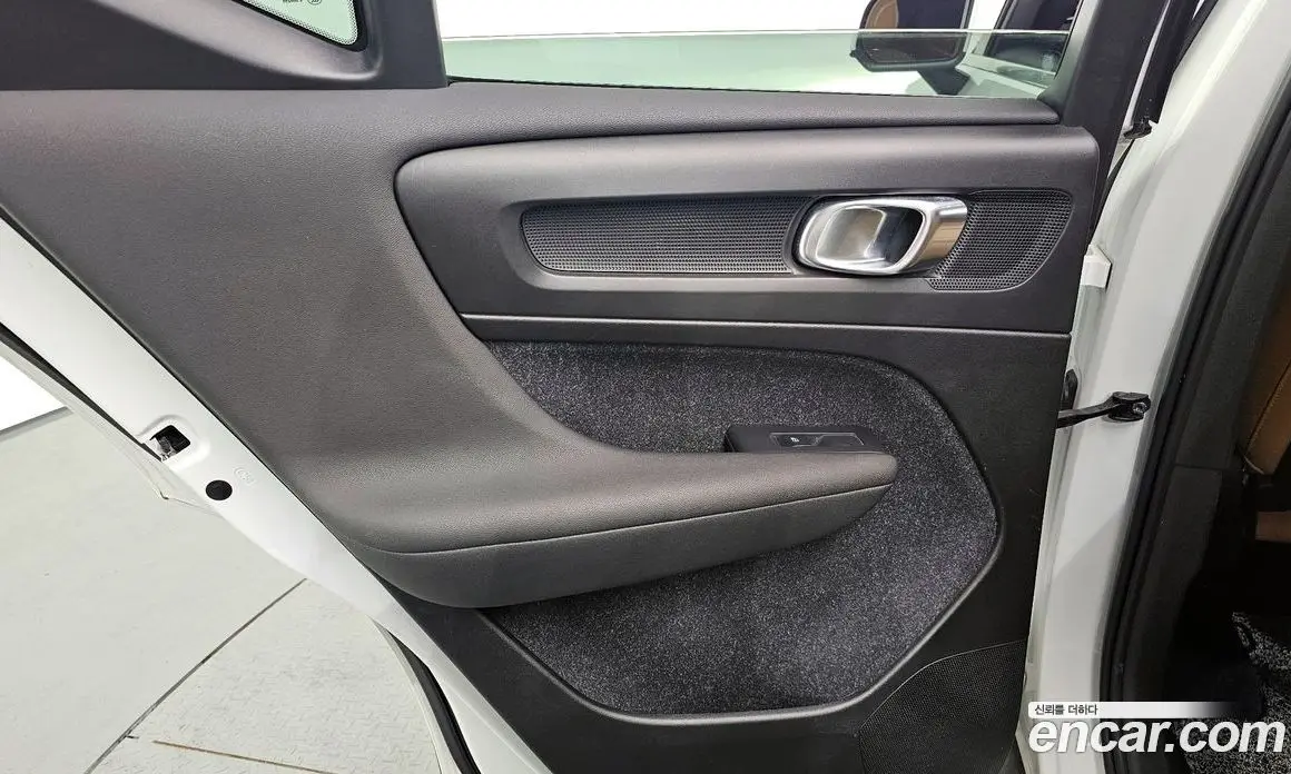 Volvo XC40 2019 2.0 автомат (гидро), фото 15