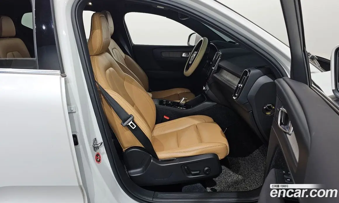 Volvo XC40 2019 2.0 автомат (гидро), фото 17