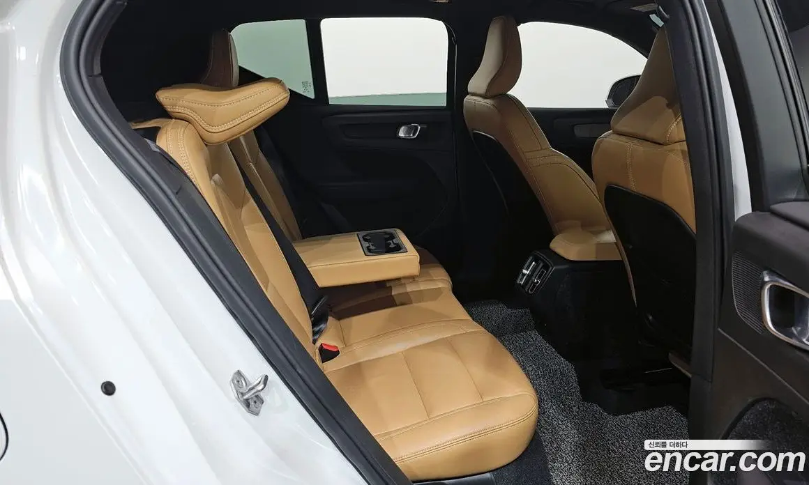 Volvo XC40 2019 2.0 автомат (гидро), фото 18