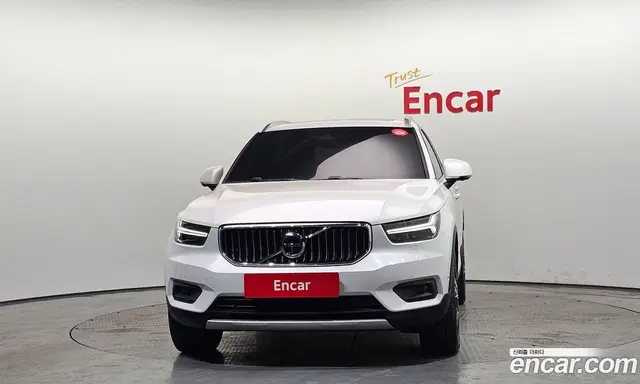 Volvo XC40 2019 2.0 автомат (гидро), миниатюра 3