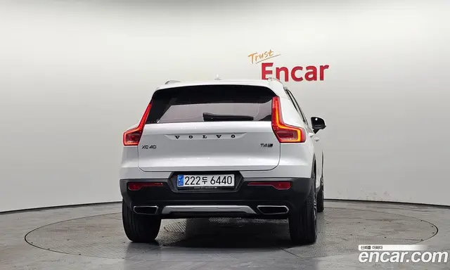 Volvo XC40 2019 2.0 автомат (гидро), миниатюра 4