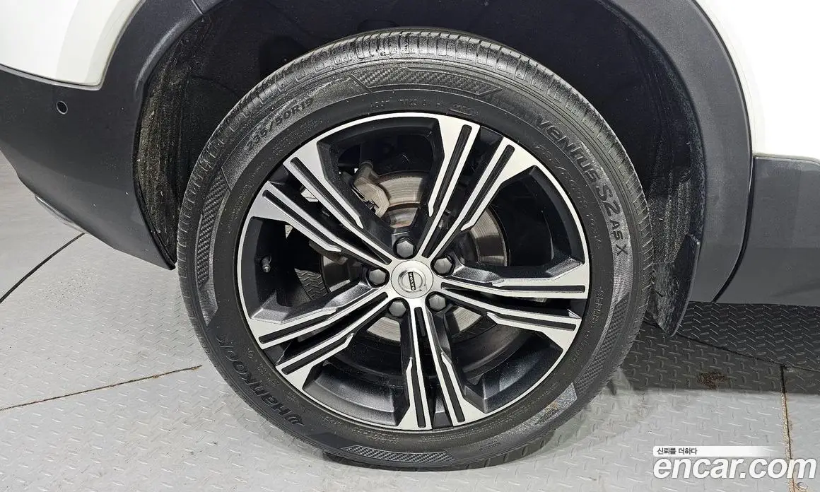 Volvo XC40 2019 2.0 автомат (гидро), фото 5