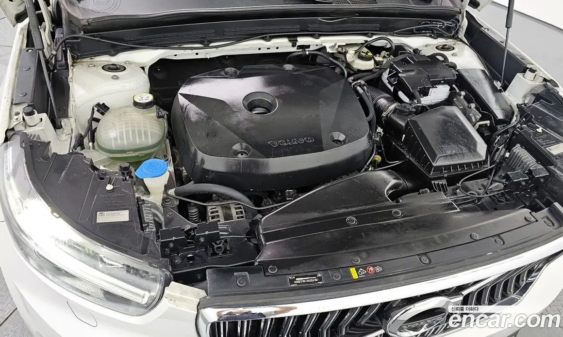 Volvo XC40 2019 2.0 автомат (гидро), фото 6
